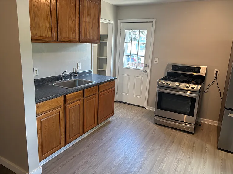 1354 Buckingham Ave — Photo 5