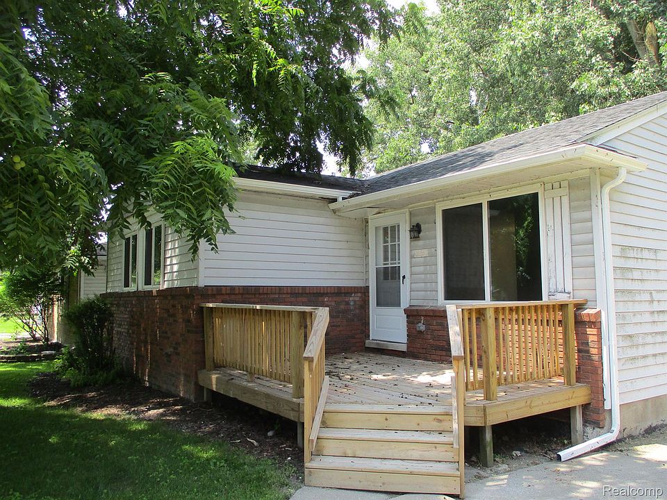 1st image of 36857 Jefferson Ave
