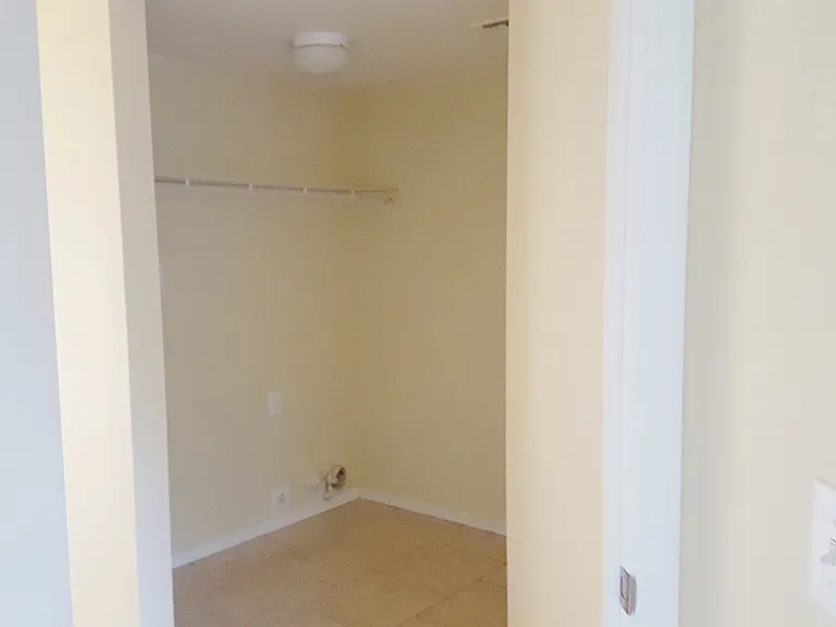5040 S Maple Ct — Photo 6