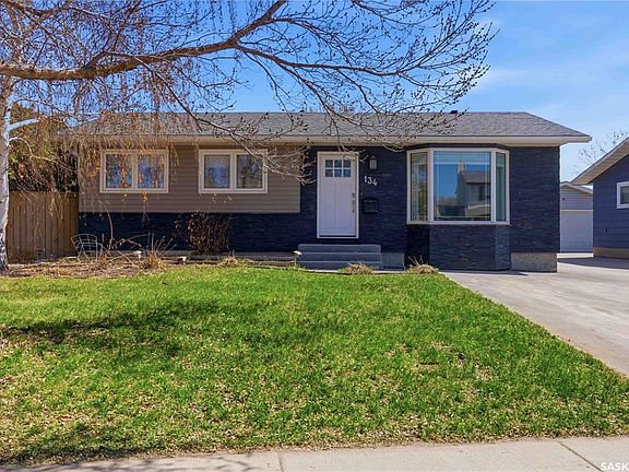 3rd image of 134 Russell ROAD