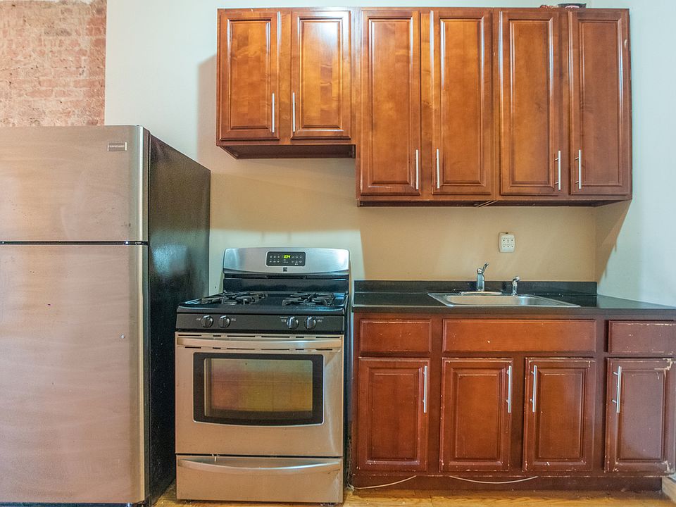 1st image of 420 Melrose St APT 3L