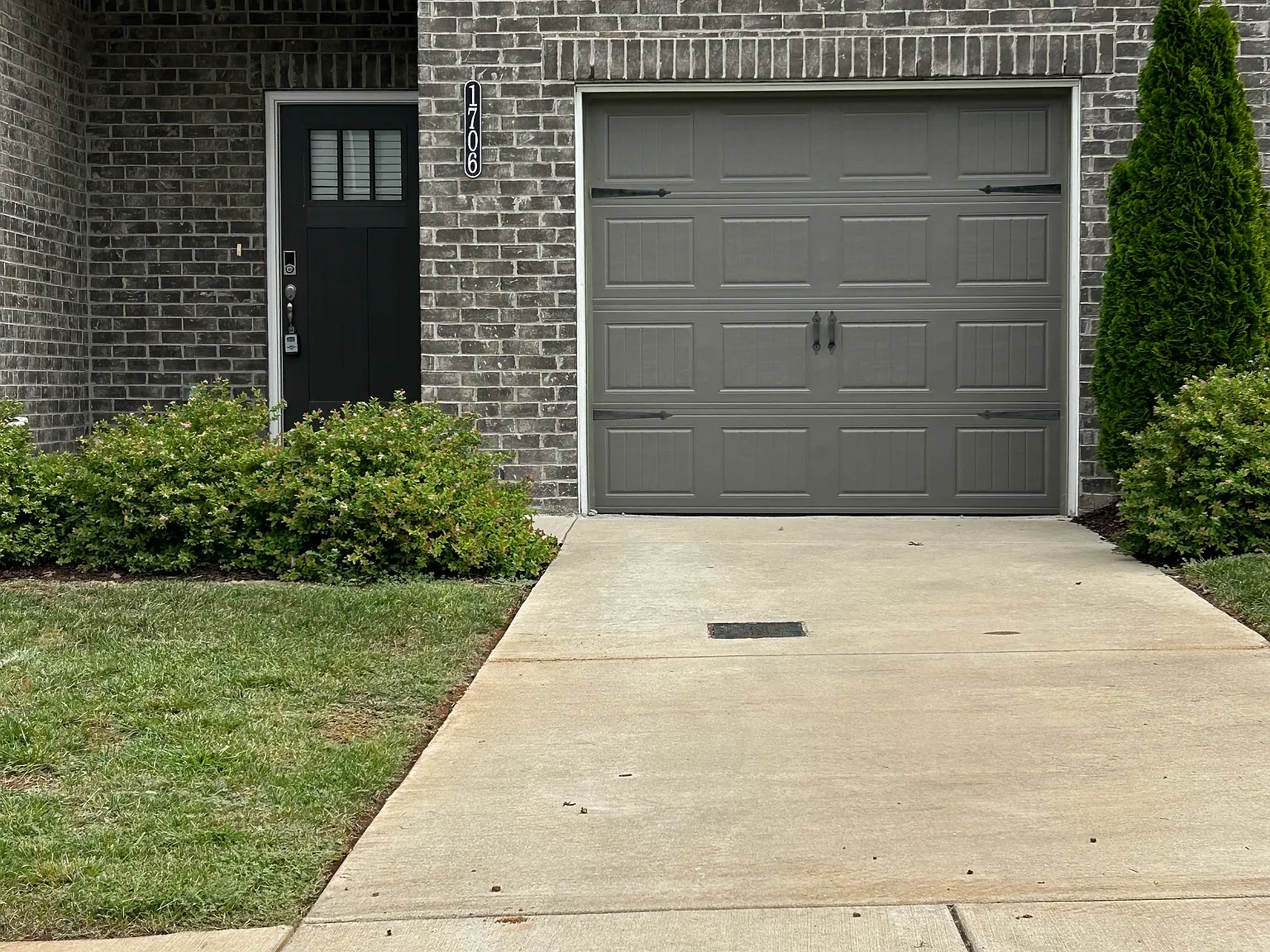 3 bed, 2.5 bath, 1601 sqft, $1,875 — Photo 3
