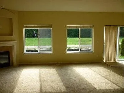 4 bed, 2.5 bath, 1984 sqft, $2,795 — Photo 3