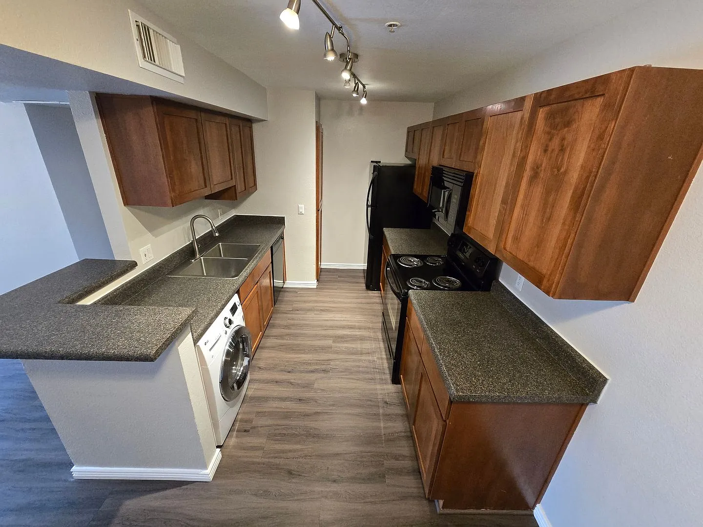 2bd/2ba West-Flagstaff Condo! - Near Nau/Ccc. On Nau Bus Route! Students & Pets Ok Avail Now!! — Photo 3