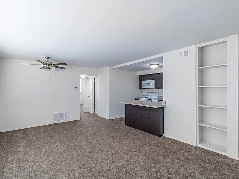 Abbey Walk Apartments — Photo 13
