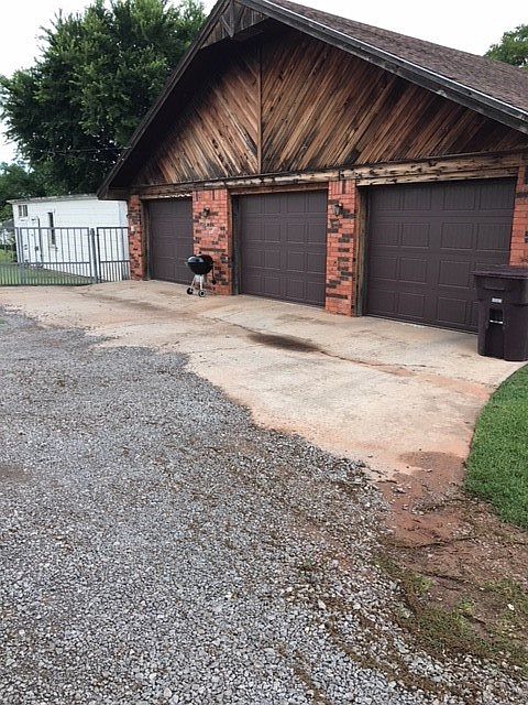 2nd image of 226 E 1st St