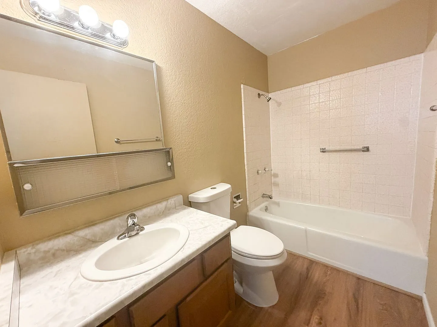 Apartment Complex Tri-Plex -Cottonwood — Photo 2