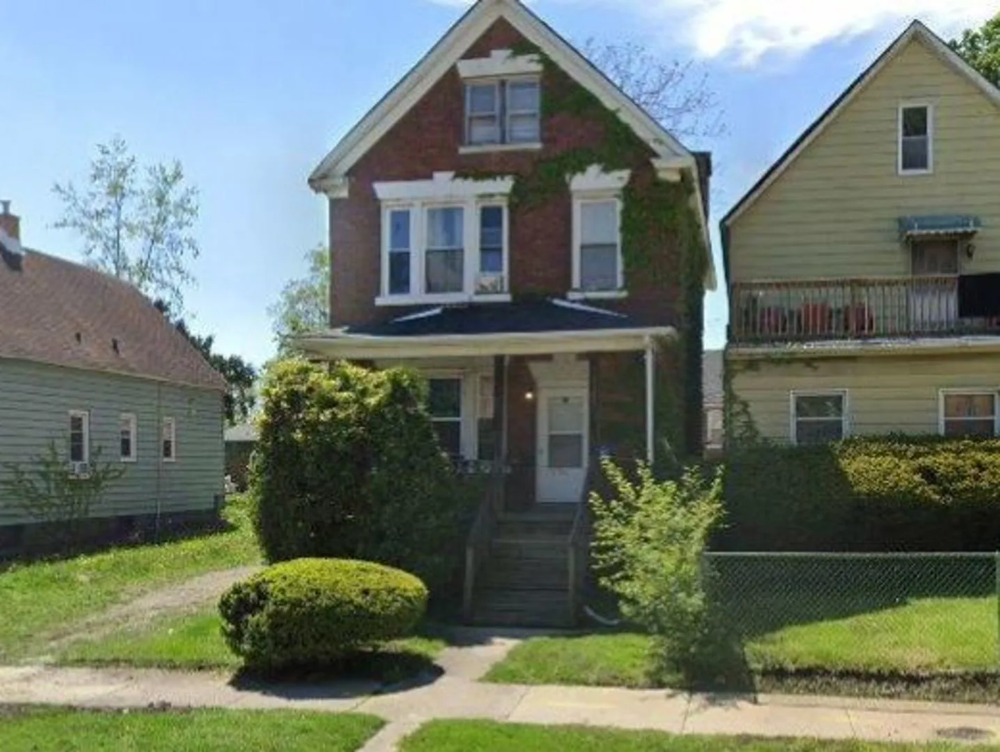 1502 Shields Ave photo 1