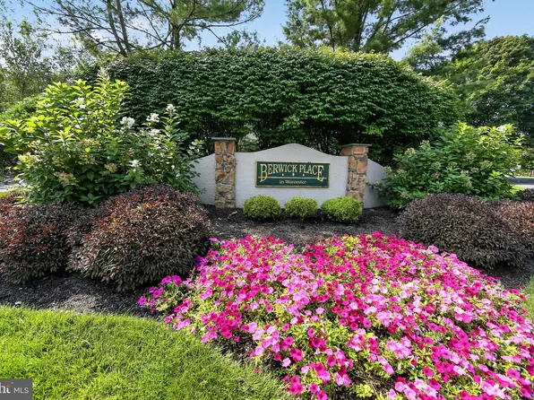 69 Bristol Ct, Norristown, PA 19403