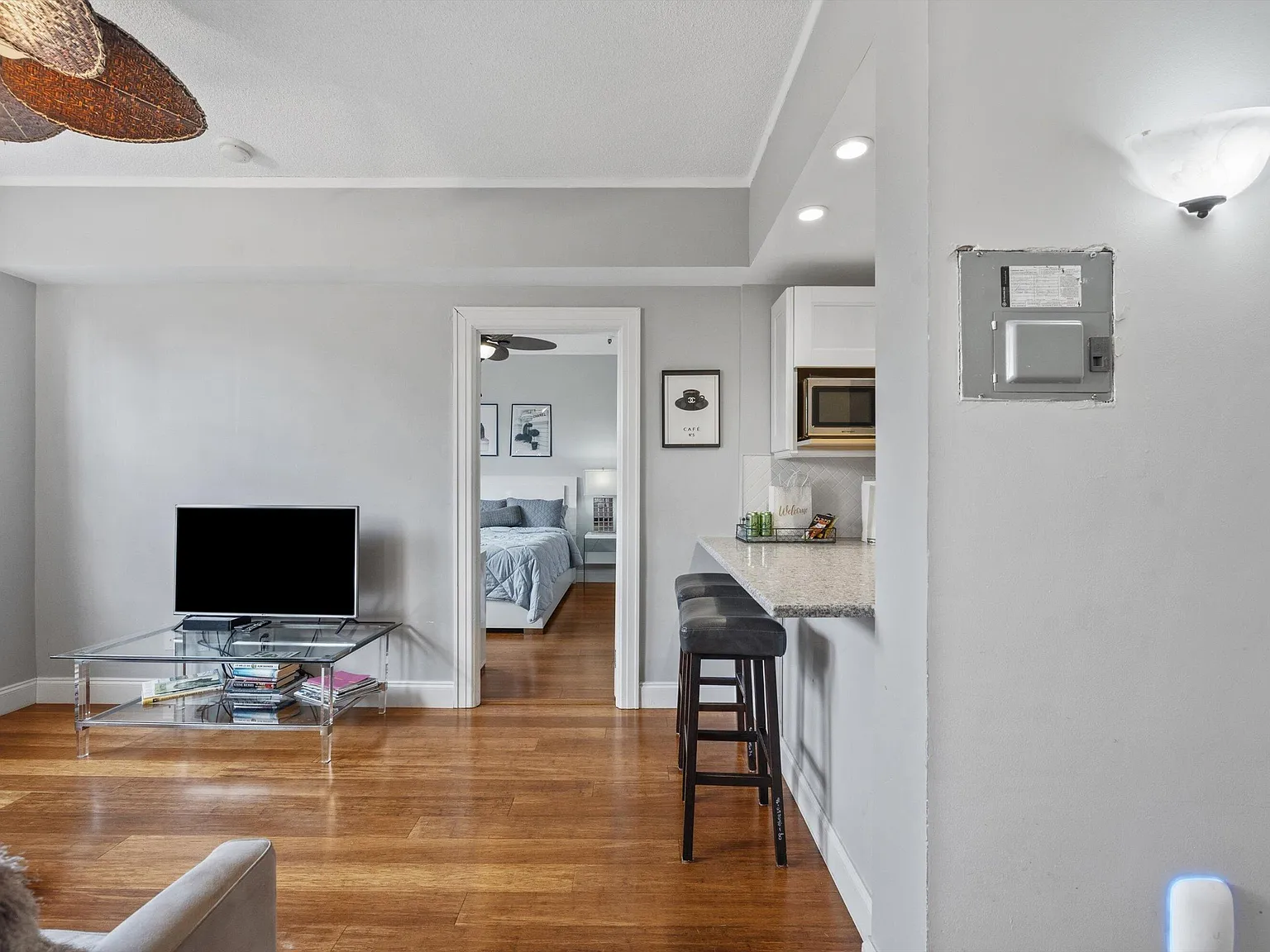 2 bed, 2.0 bath, 561 sqft, $5,500 — Photo 4