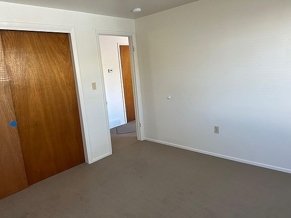 Second bedroom (faces front)