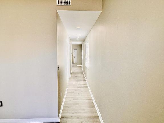 4th image of 520 Wainwright Ave
