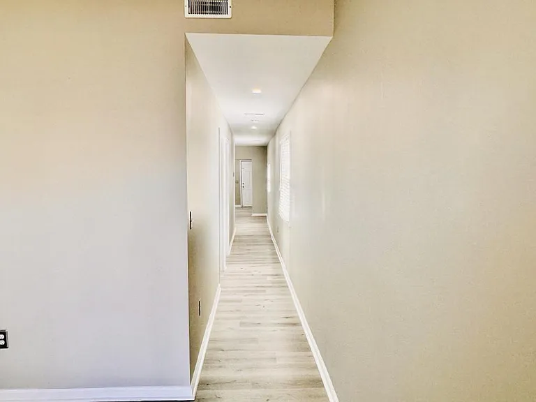 520 Wainwright Ave — Photo 4