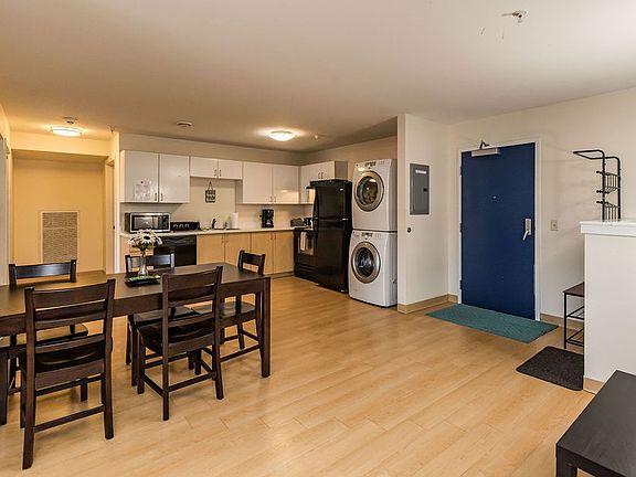 2nd image of 300 University Ave #7f80c9ea1