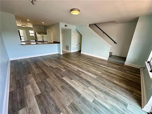 13 Lake Breeze Dr — Photo 10