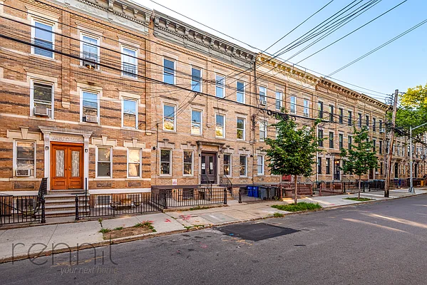 Rented by Rennit Inc. | media 17