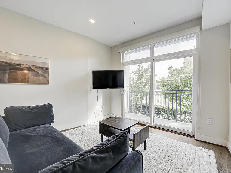 2337 Champlain St NW #104 — Photo 6