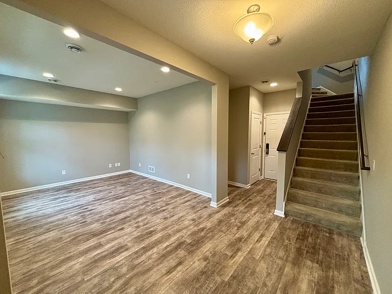 5176 Hampton St NE — Photo 2