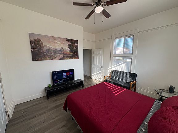 3rd image of 907 D Ave #1