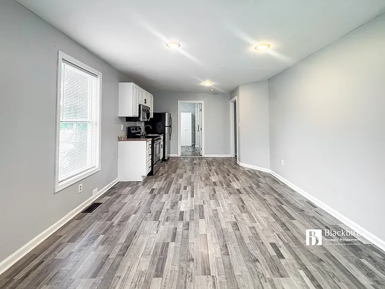 716 55th St NE #1 — Photo 3