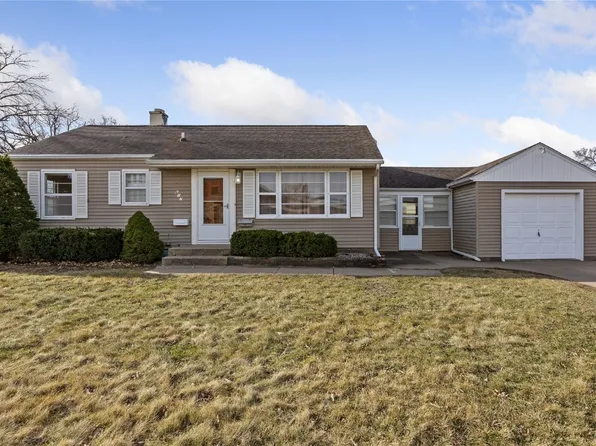 617 37th St NE, Cedar Rapids, IA 52402