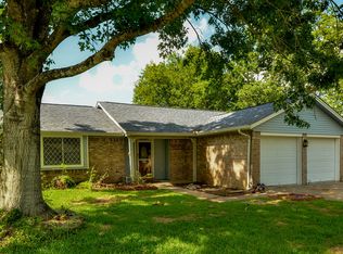 909 Noreda St, Angleton, TX 77515