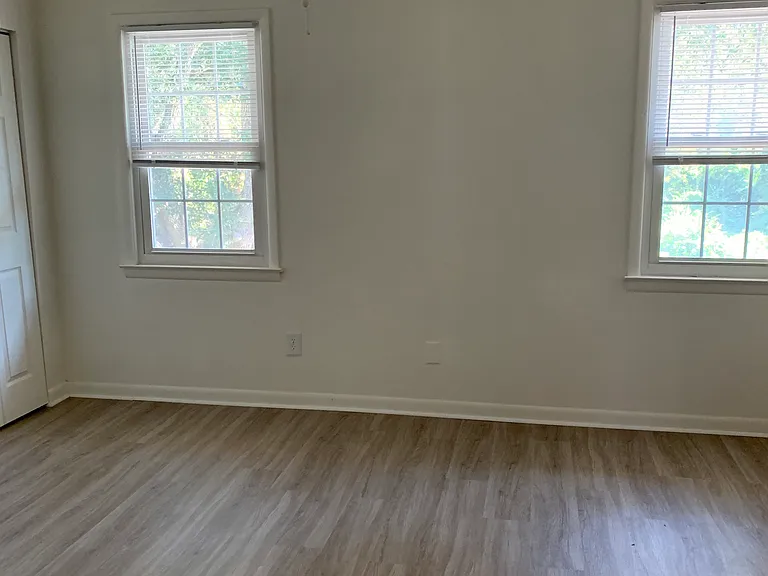 211 Heritage Cir — Photo 8