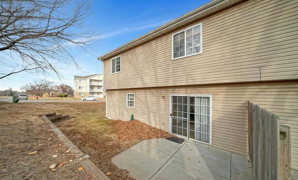 865 Hanneman Dr — Photo 3