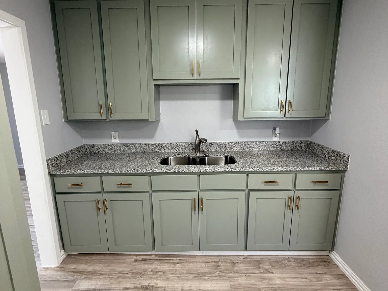 3 bed, 1.5 bath, 1018 sqft, $1,735 — Photo 2