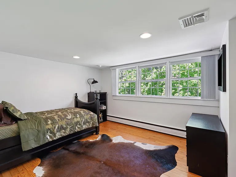 1800 Westphalia Rd — Photo 21