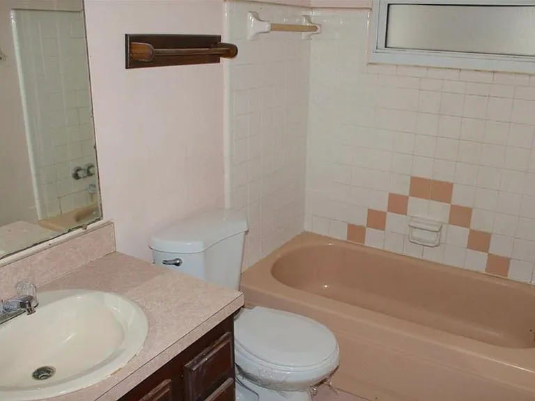 3550 Kingston St N — Photo 1