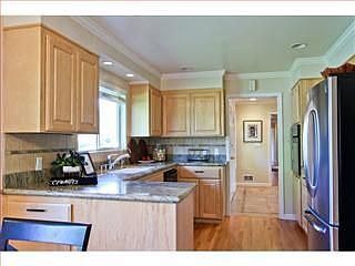 5th image of 60 Angela Dr