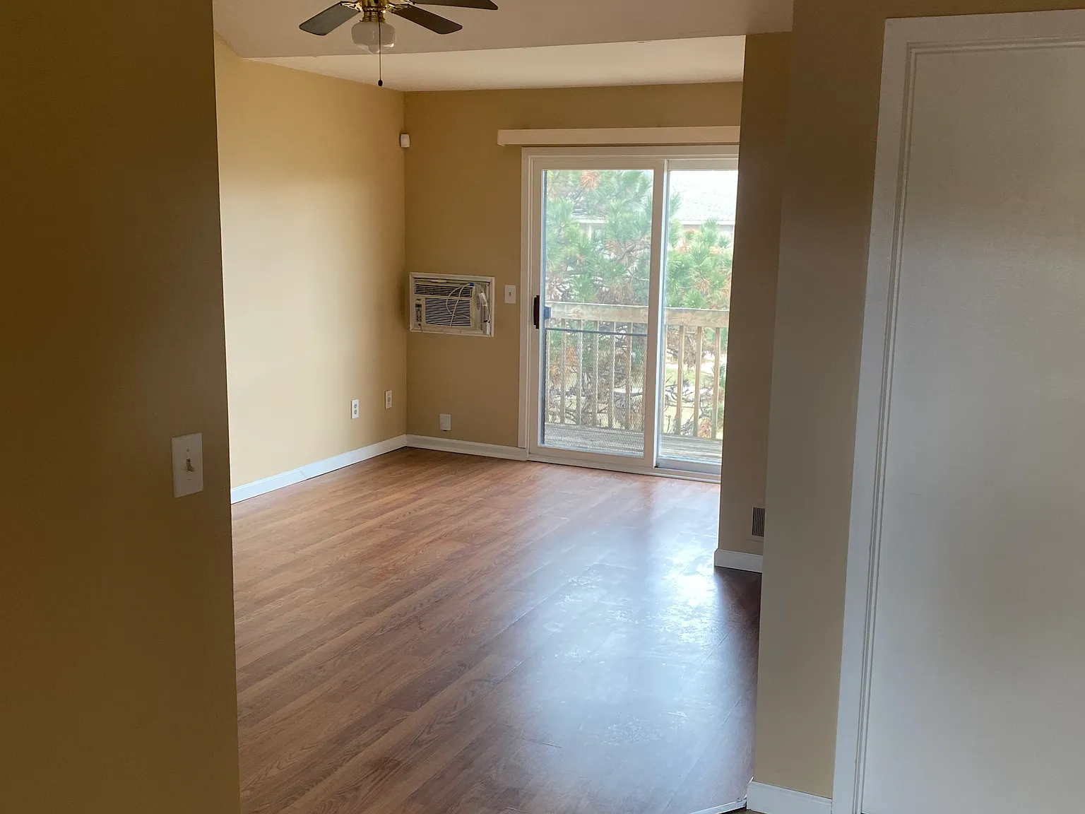 1 bed, 544 sqft, $975 — Photo 2