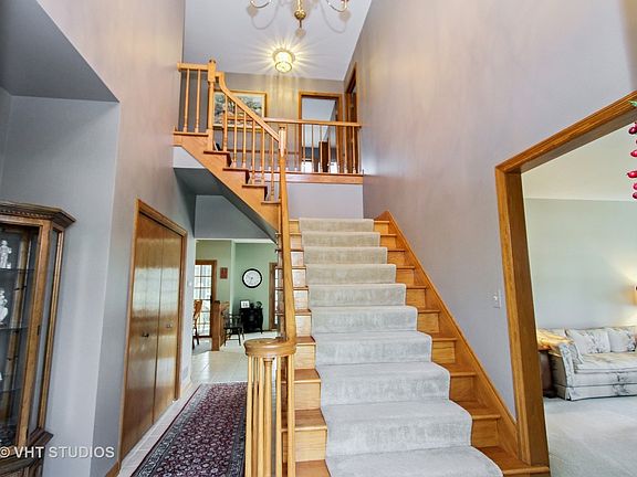 2 story Foyer with 4ft wide stairway!