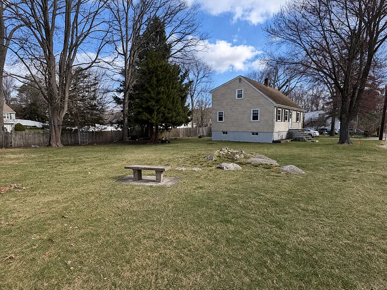 33 Logan Rd — Photo 4