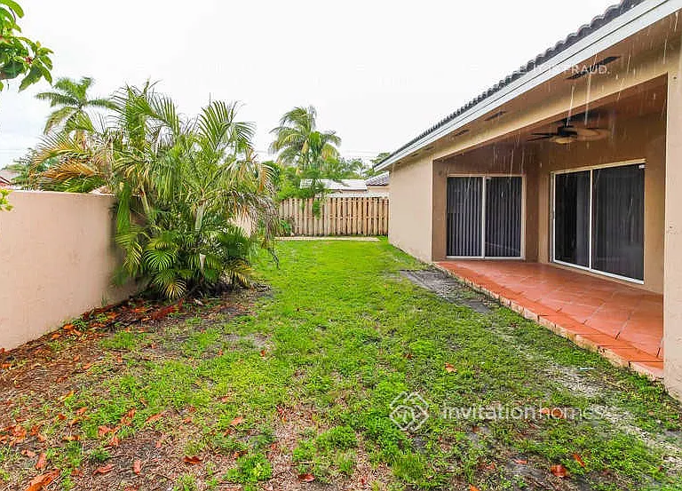 8723 NW 142nd Ln — Photo 30