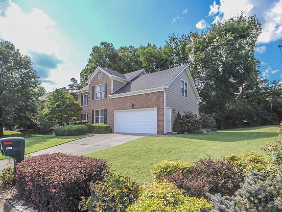 4th image of 8101 Meadowood Ln