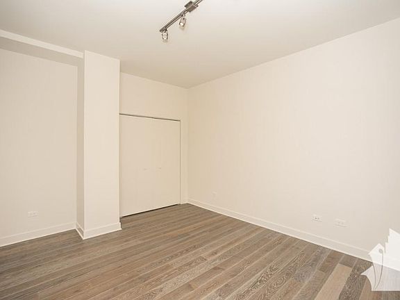 2nd image of 858 N Franklin St APT 503L
