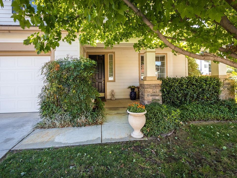 1st image of 322 Royal River Dr