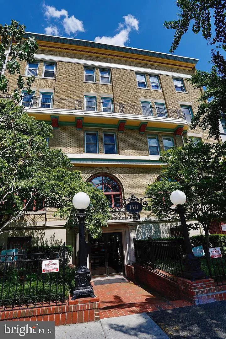Central — Photo 1