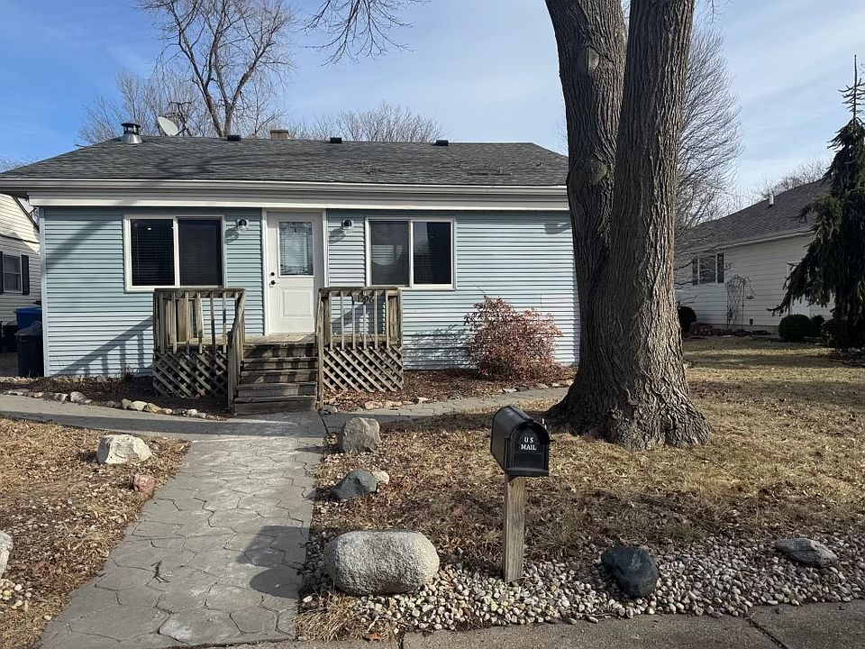 1st image of 1596 Linden Ave