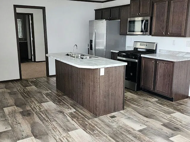 3 bed, 960 sqft, $1,335 — Photo 2