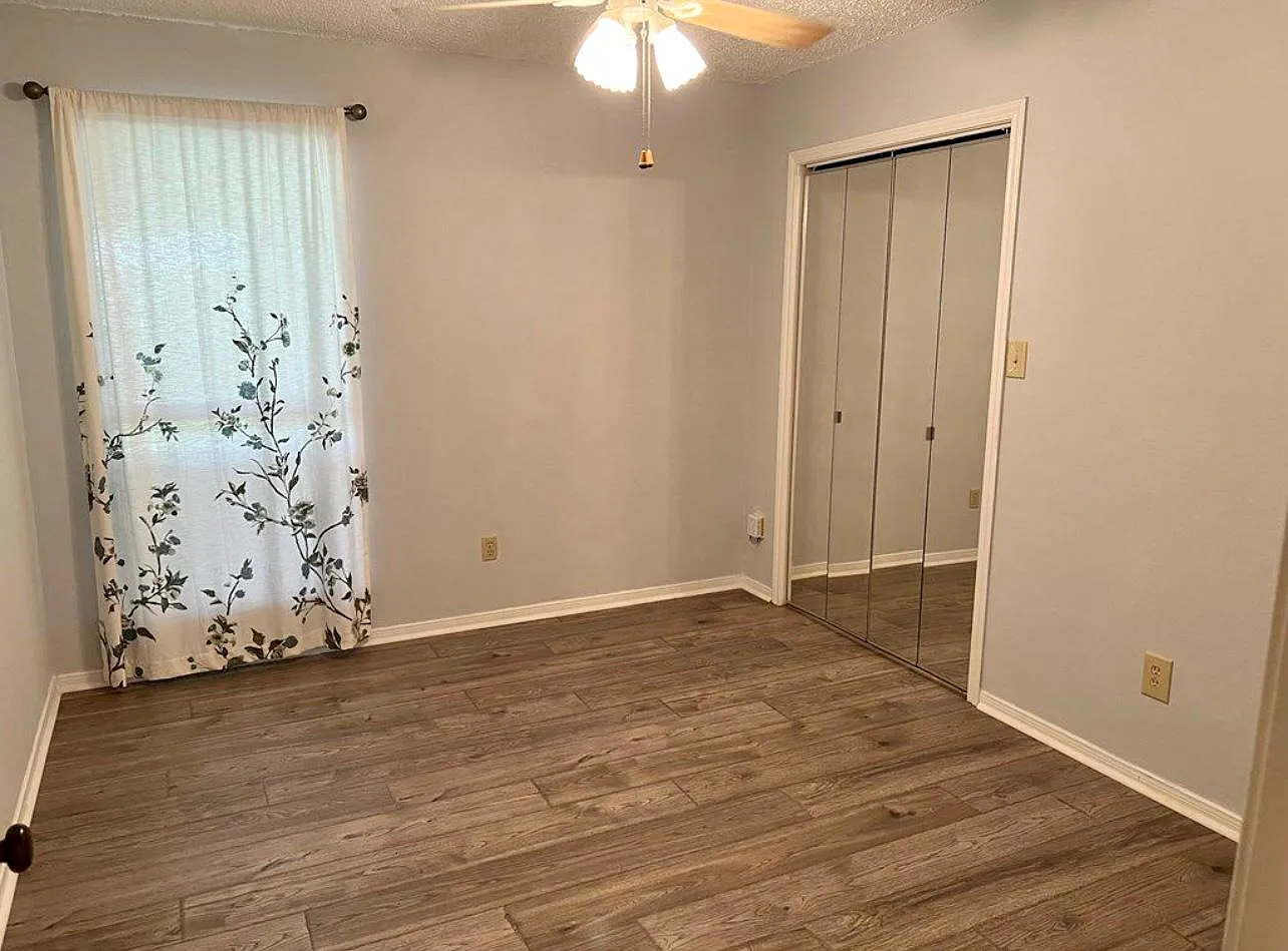 1319 Canal Ave — Photo 4
