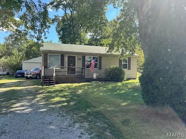 512 Belvedere Dr, Belleville, IL 62223