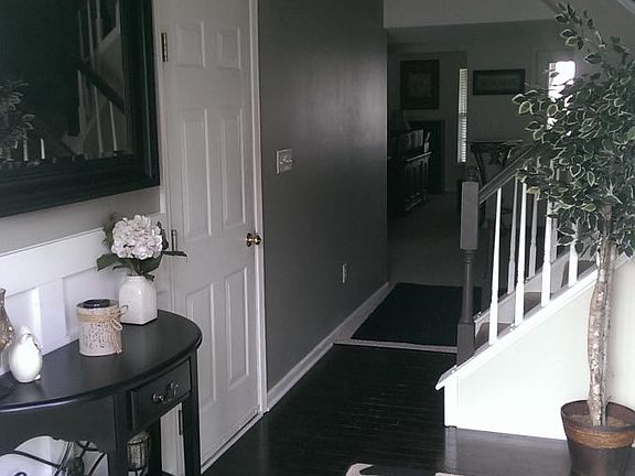 5th image of 102 Broad Meadow Dr