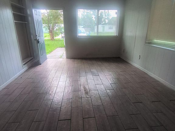 3rd image of 10321 Westmar Rd