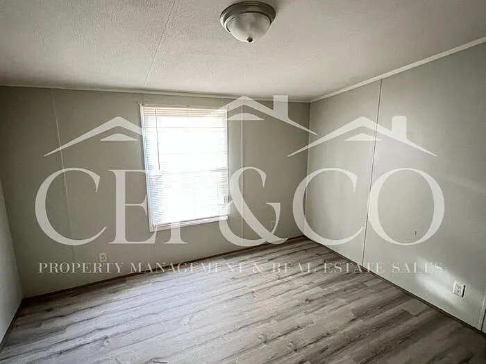 217 Harrison Acres Dr — Photo 4