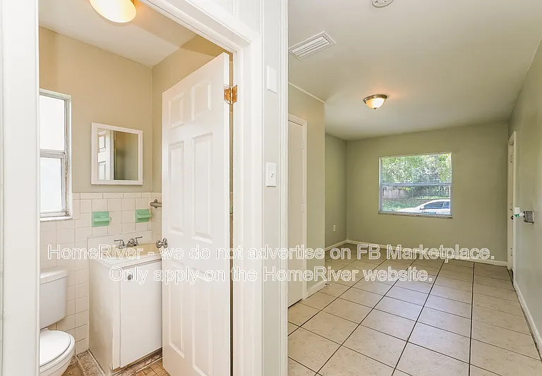 1903 W Spruce St — Photo 6