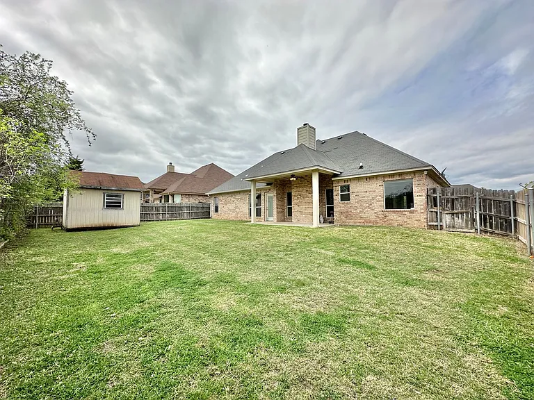 705 Marshall Dr — Photo 45