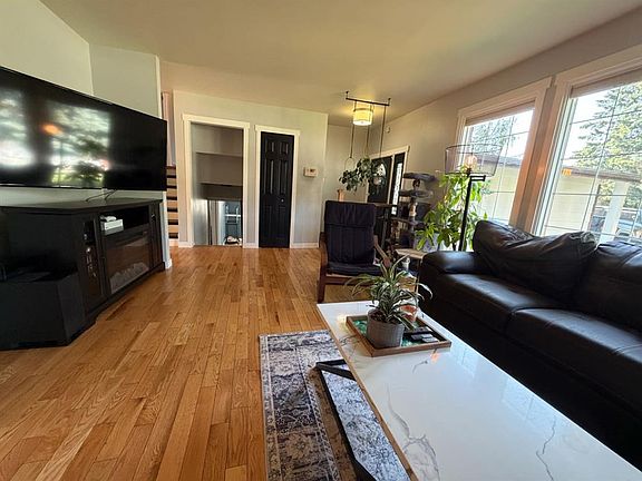 4th image of 505 12th Ave N